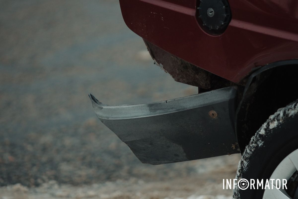 У Дніпрі на Січеславській Набережній зіткнулись Fiat, «Таврія» та Renault таксі Bolt: момент ДТП 12