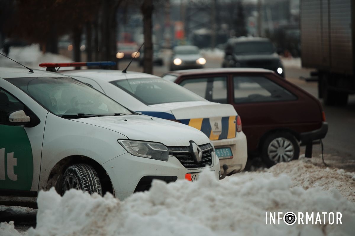 У Дніпрі на Січеславській Набережній зіткнулись Fiat, «Таврія» та Renault таксі Bolt: момент ДТП 13