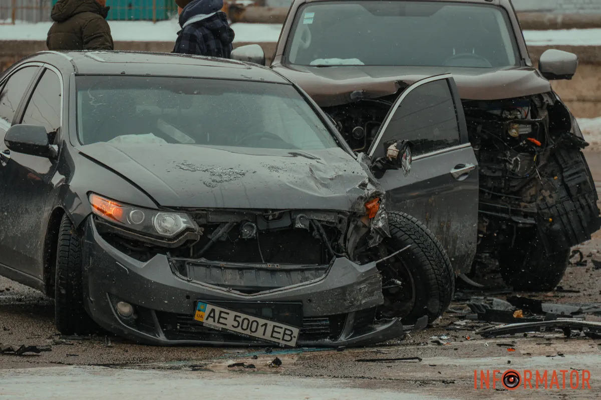 Від удару машини розвернуло