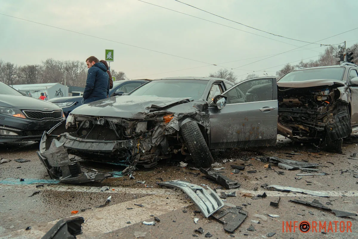 Автомобілі доведеться евакуювати