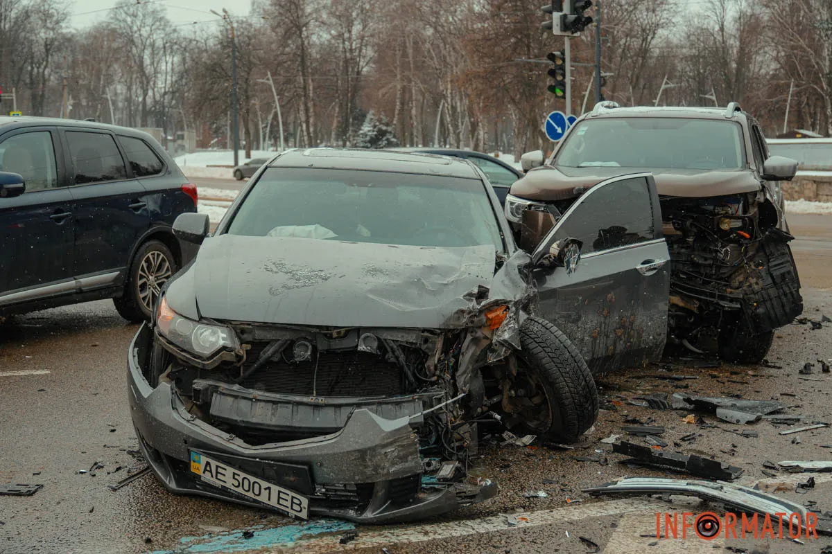 Передні частини авто практично рознесло 