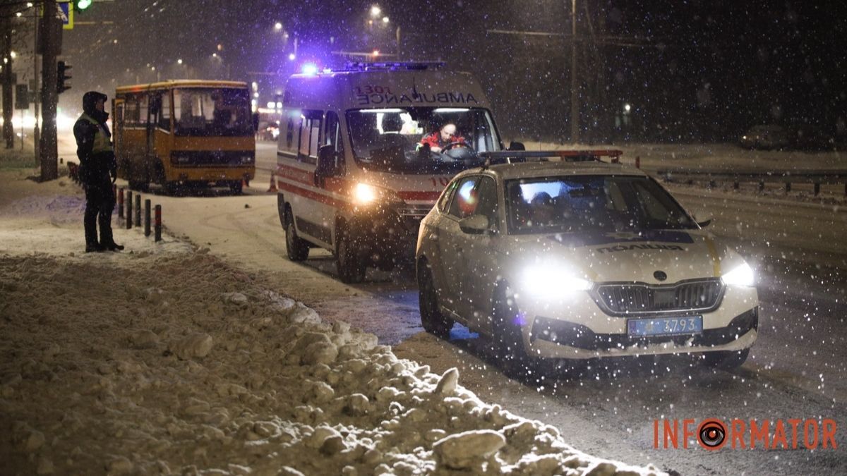 У Дніпрі на Набережній Перемоги, біля ресторану "Хутір" автобус збив людину
