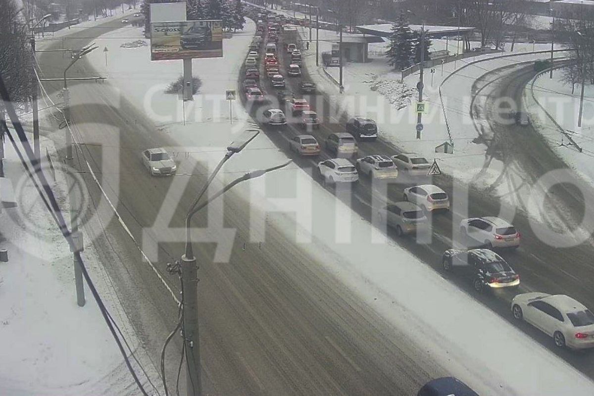 На декількох транспортних розв’язках виникли значні затори