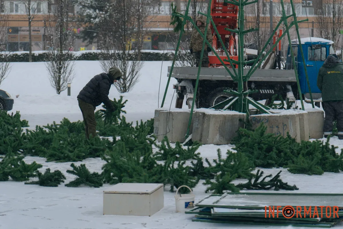 За даними від комунальників, ялинку у парку Шевченка вже розібрали