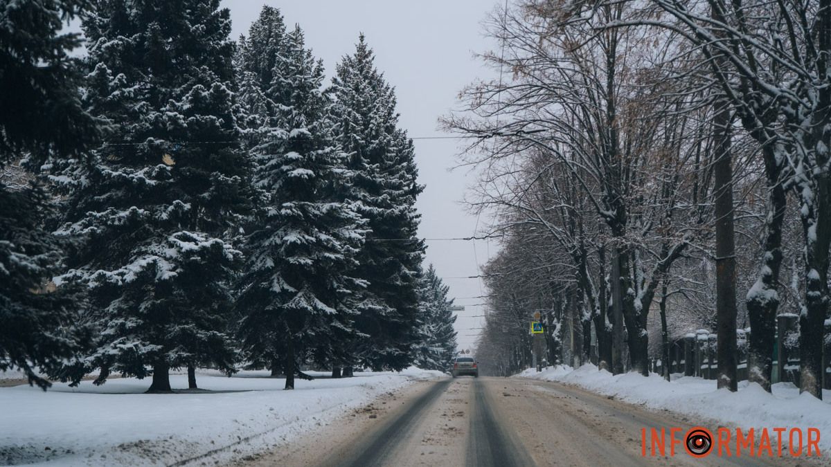 Зима нарядила вулиці Дніпра: яка атмосфера панує в засніженому місті