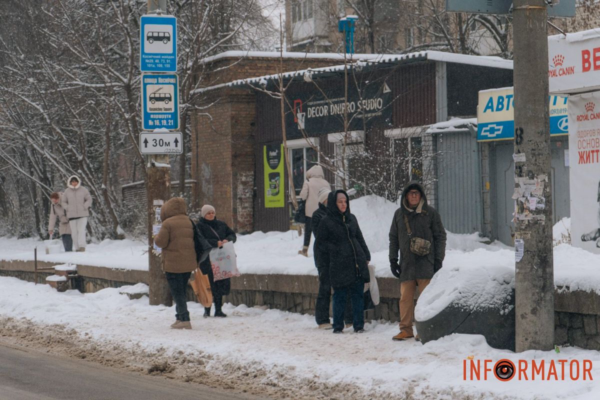 Днепряне в ожидании транспорта