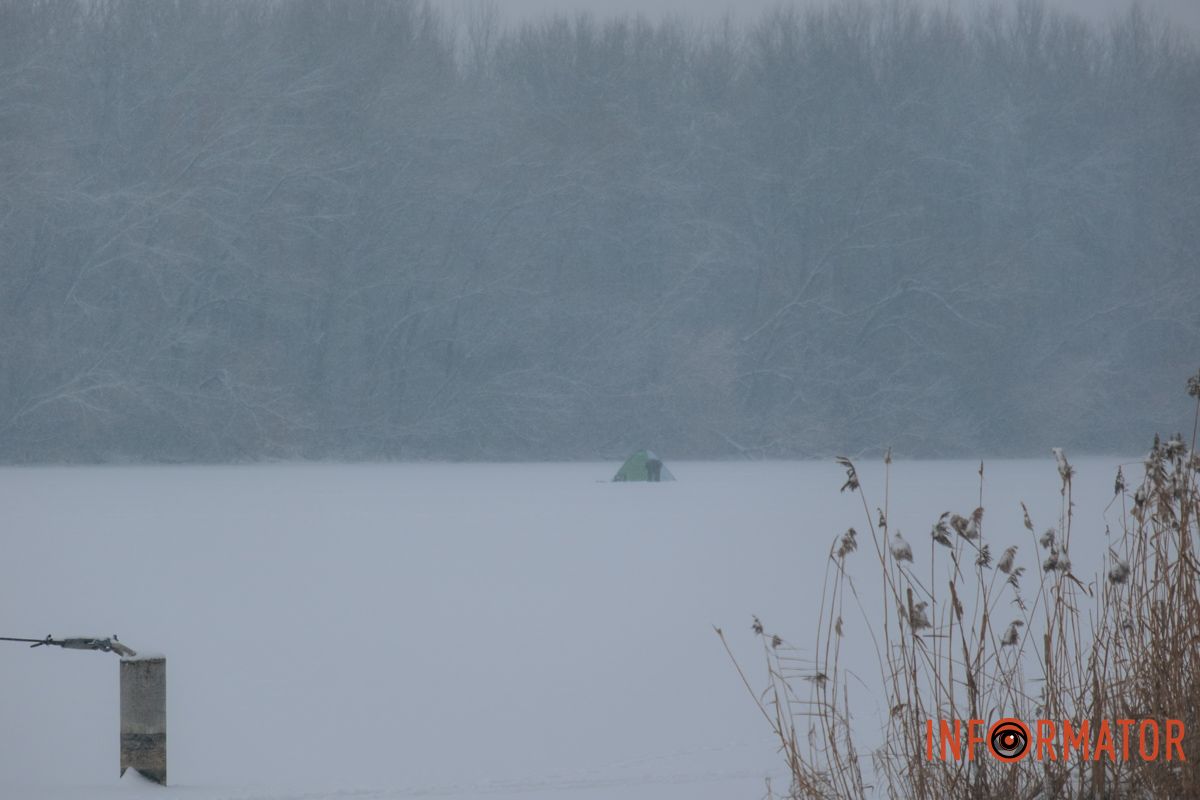 Что-то там виднеется
