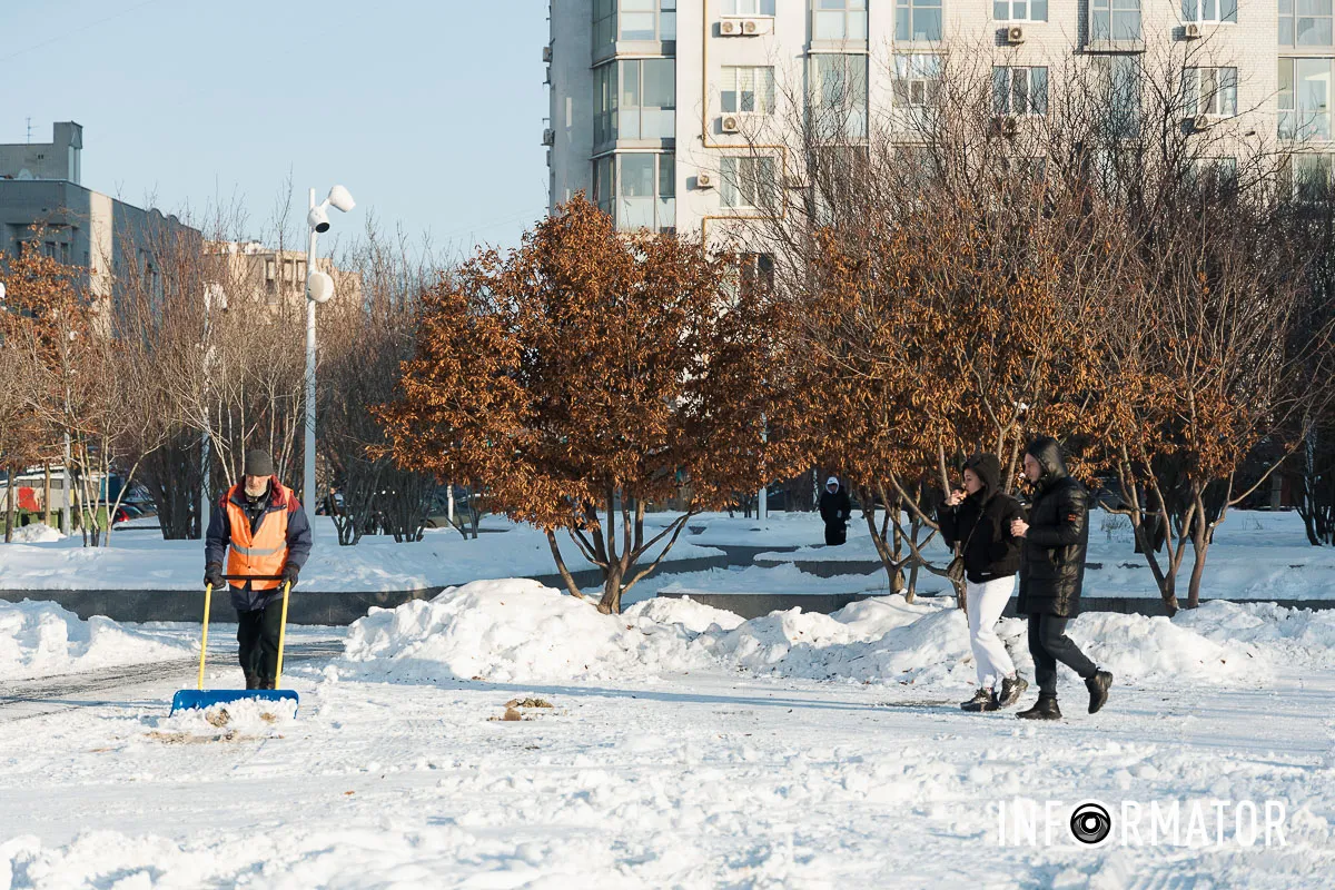 У Дніпрі на площі Успенській прибрали новорічні фотозони 10