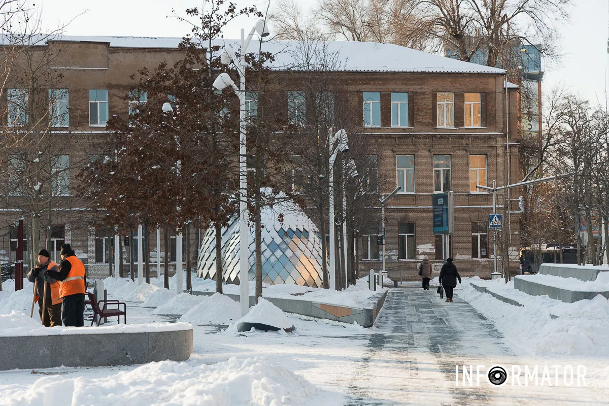 16 січня комунальні служби розпочали демонтаж конструкцій