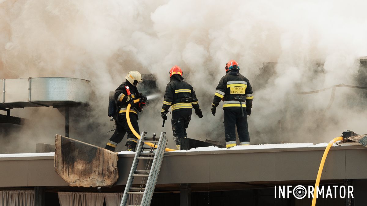 Дим здіймається над містом: у Дніпрі на Архітектора Олега Петрова горить ресторан