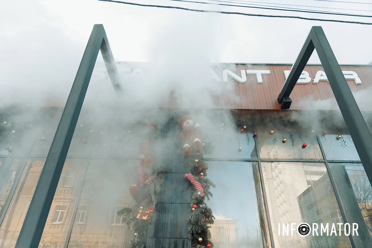 Дим здіймається над містом: у Дніпрі на Архітектора Олега Петрова горить ресторан 28