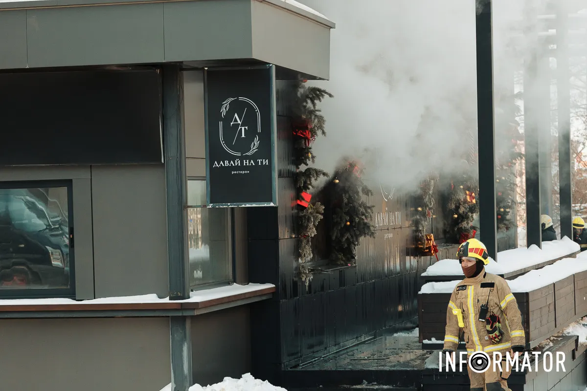 Дим здіймається над містом: у Дніпрі на Архітектора Олега Петрова горить ресторан 39