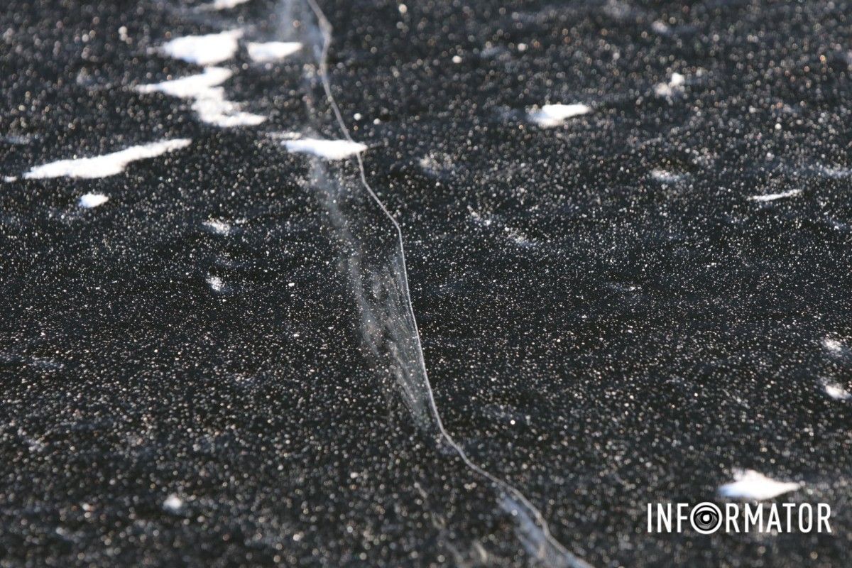 Зимові розваги на тонкому льоду: у Дніпрі діти та рибалки масово виходять на кригу 28