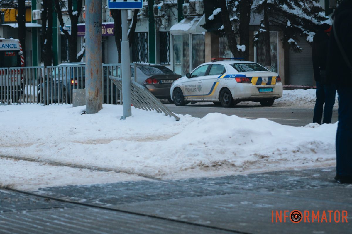 У Дніпрі на вулиці Робочій зіштовхнулись Skoda та «швидка»: рух ускладнений 14