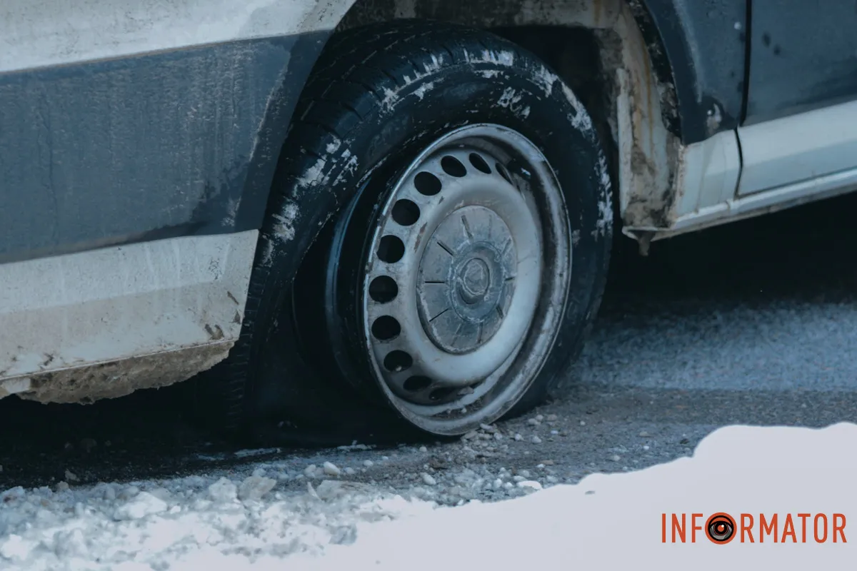 У Дніпрі на вулиці Робочій зіштовхнулись Skoda та «швидка»: рух ускладнений 2