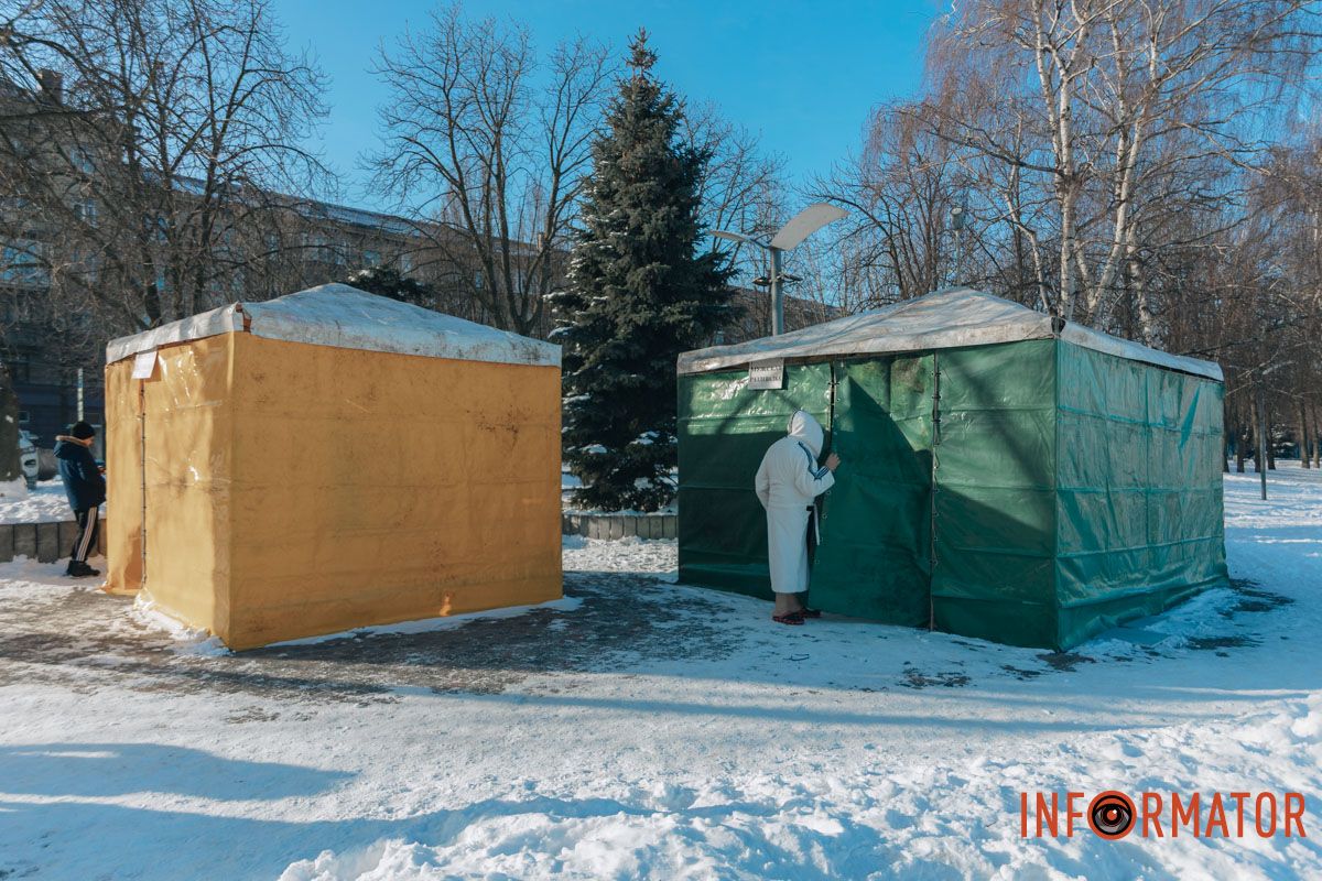 Переодягнутись можна було у палатках