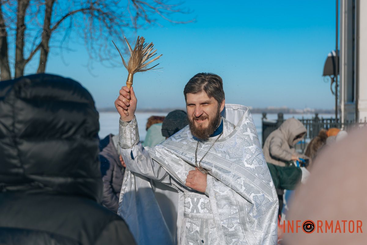 На свято Богоявлення здійснюється особливий Чин освячення води, яка зветься великою агіасмою, що в перекладі з грецької означає "святиня"
