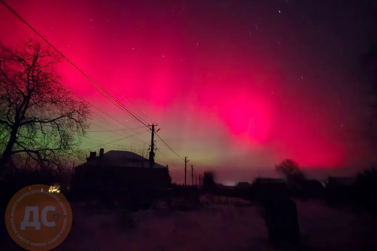 Від червоного та пурпурного – до зеленого: в небі у Дніпрі та області вночі можна було побачити полярне сяйво 7