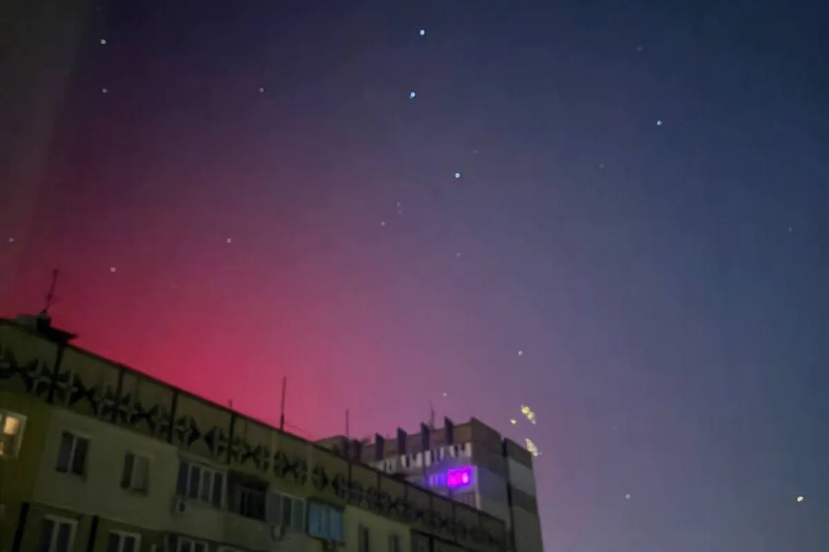 Від червоного та пурпурного – до зеленого: в небі у Дніпрі та області вночі можна було побачити полярне сяйво 5