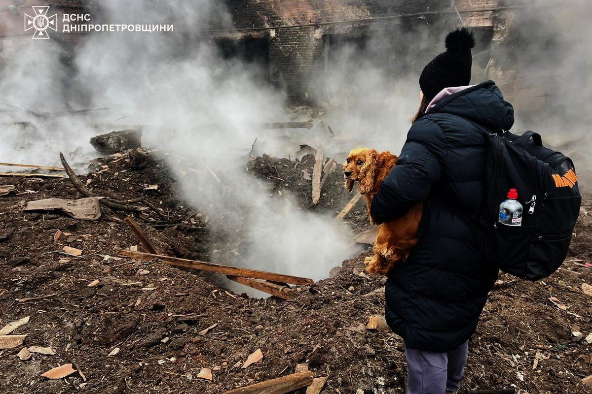 Фото: ДСНС України Ракетно-дроновий удар по Кривому Рогу: у ДСНС показали перші фото, серед постраждалих – троє дітей 8