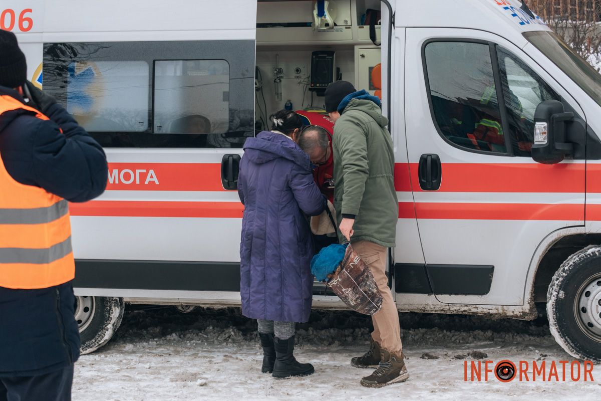 Понівечена багатоповерхівка, дим і рятувальна операція: що відбувалося біля будинку, в який ворог вдарив дроном у Дніпрі 35