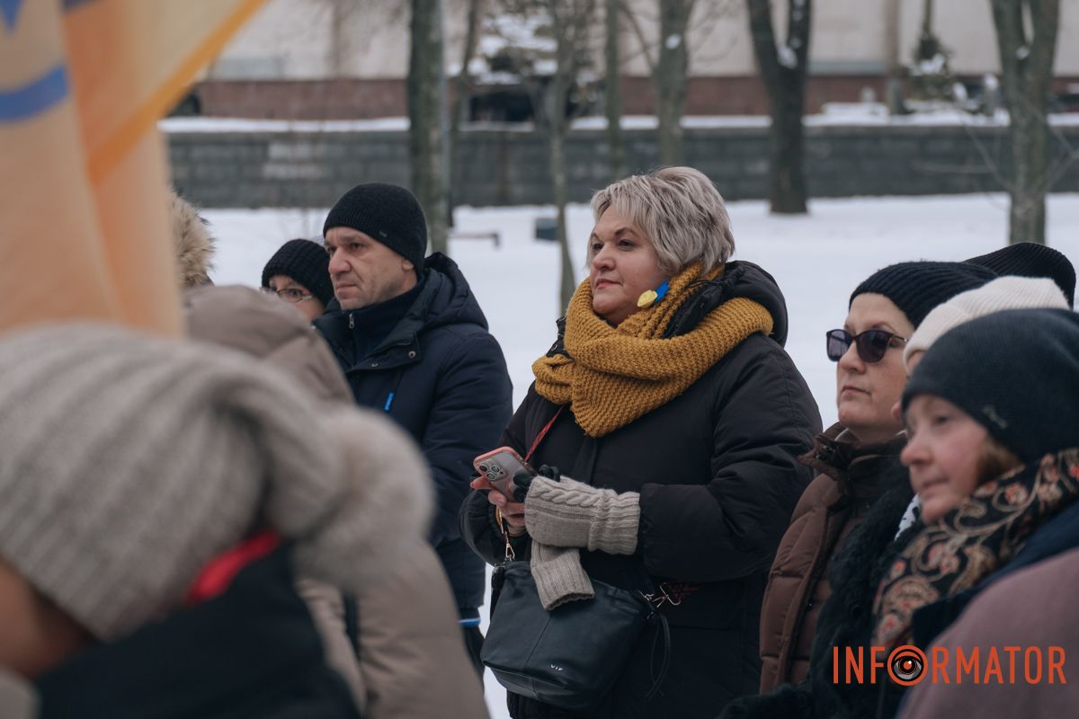 «Ланцюг єдності» та 50-метровий прапор: як у Дніпрі на Соборній площі відзначили День Соборності 1