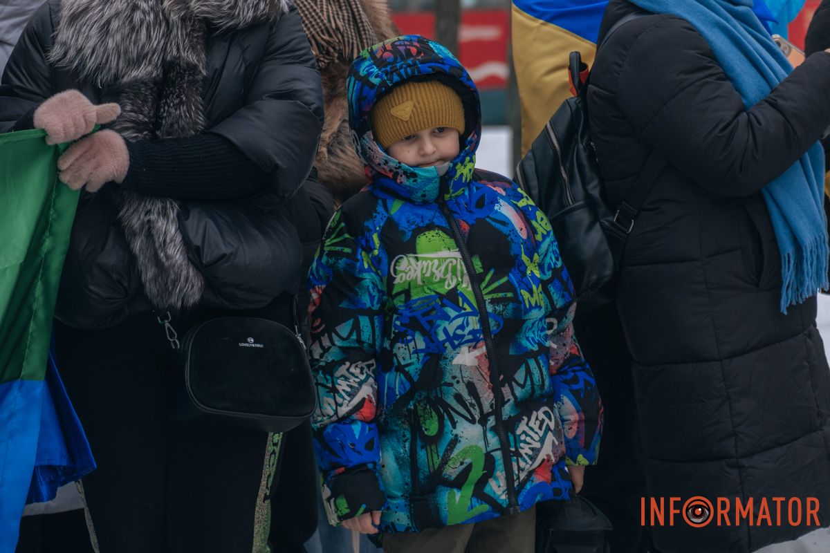 «Ланцюг єдності» та 50-метровий прапор: як у Дніпрі на Соборній площі відзначили День Соборності 83