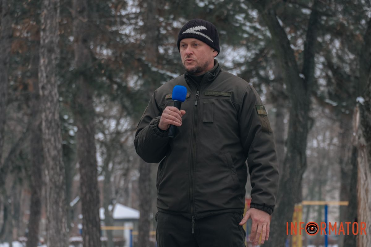 «Ланцюг єдності» та 50-метровий прапор: як у Дніпрі на Соборній площі відзначили День Соборності 29