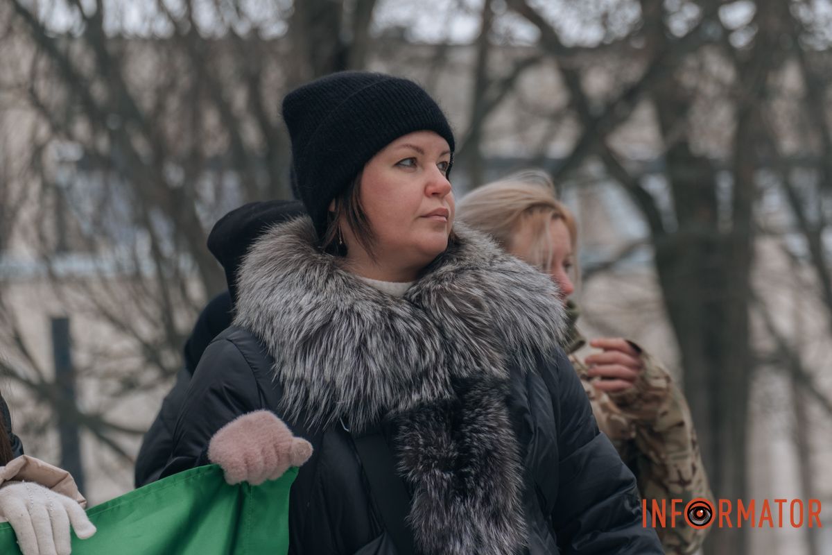 «Ланцюг єдності» та 50-метровий прапор: як у Дніпрі на Соборній площі відзначили День Соборності 3