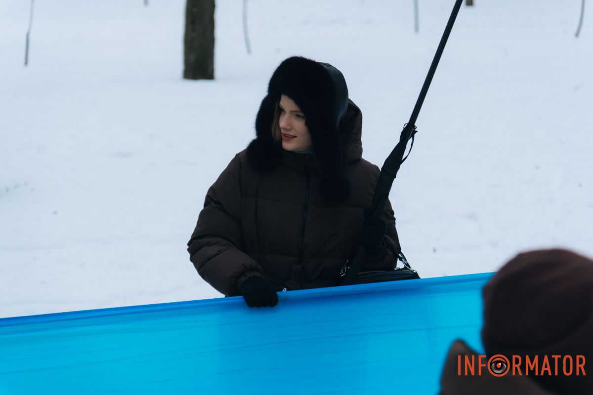 «Ланцюг єдності» та 50-метровий прапор: як у Дніпрі на Соборній площі відзначили День Соборності 67