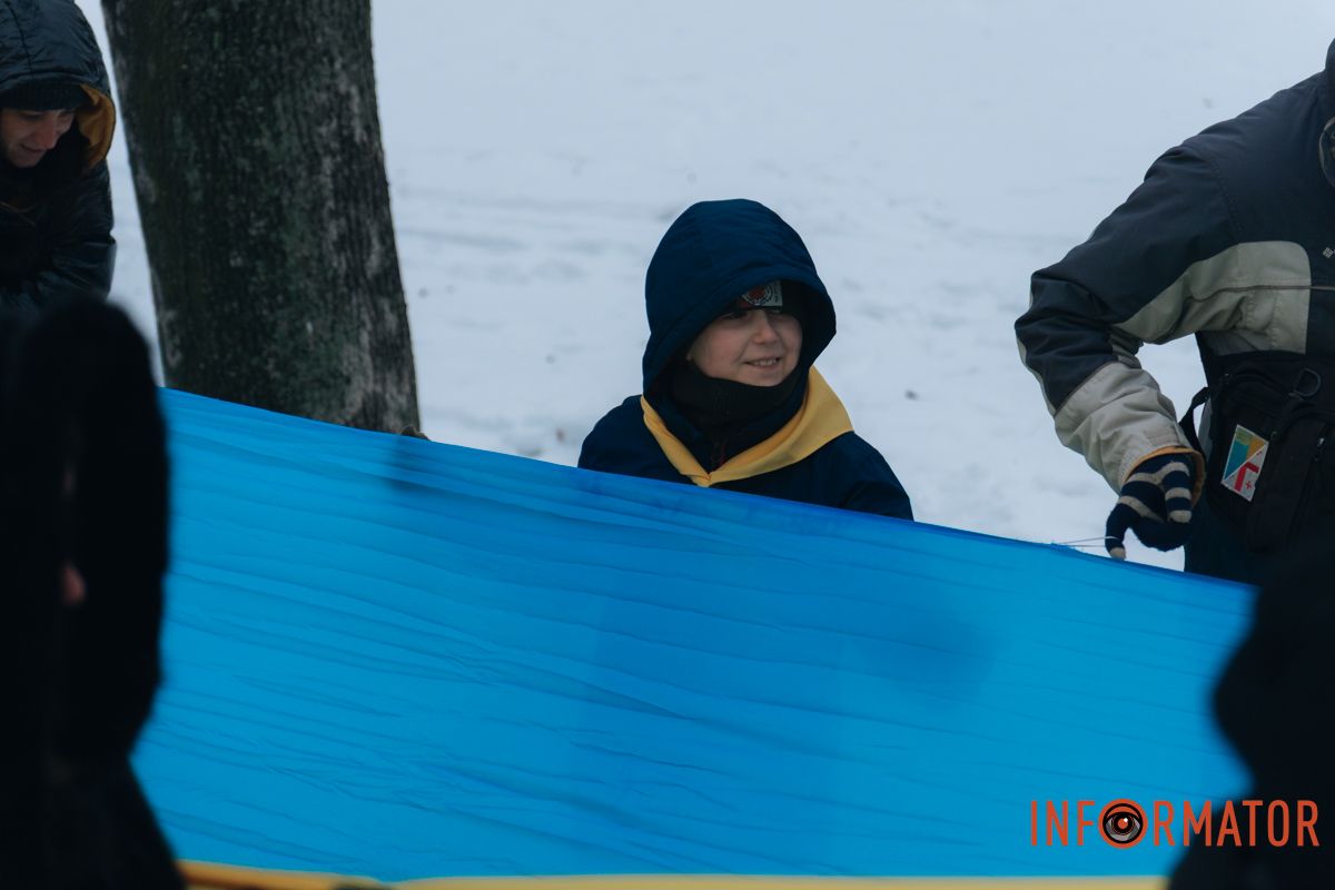 «Ланцюг єдності» та 50-метровий прапор: як у Дніпрі на Соборній площі відзначили День Соборності 78