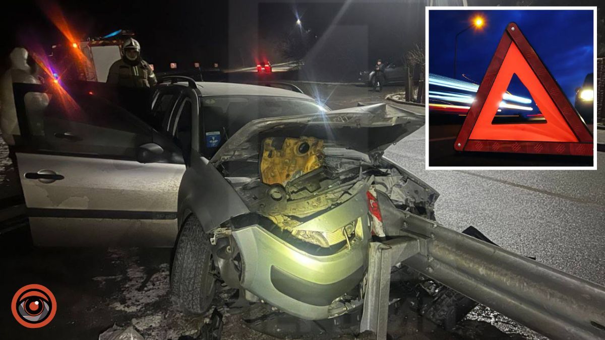 У Кривому Розі Renault влетів у відбійник: повідомляли про пожежу