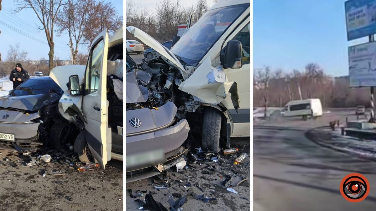Момент ДТП: у Кривому Розі зіткнулися Mazda, Volkswagen та маршрутка, постраждали троє людей