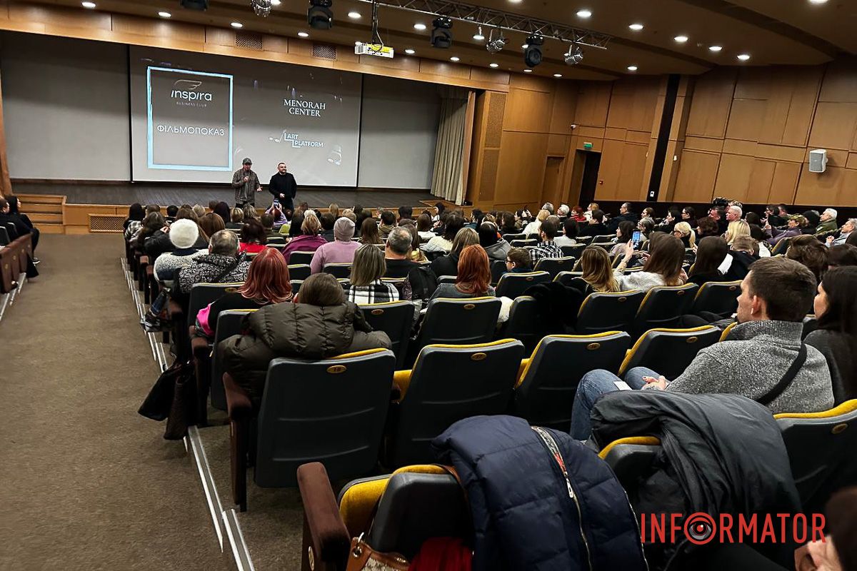 Робота над фільмом загалом зайняла майже рік