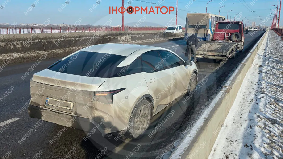 Смуга перешкод: Новий міст продовжує знищувати авто дніпрян та дарує незабутні знайомства з евакуаторами