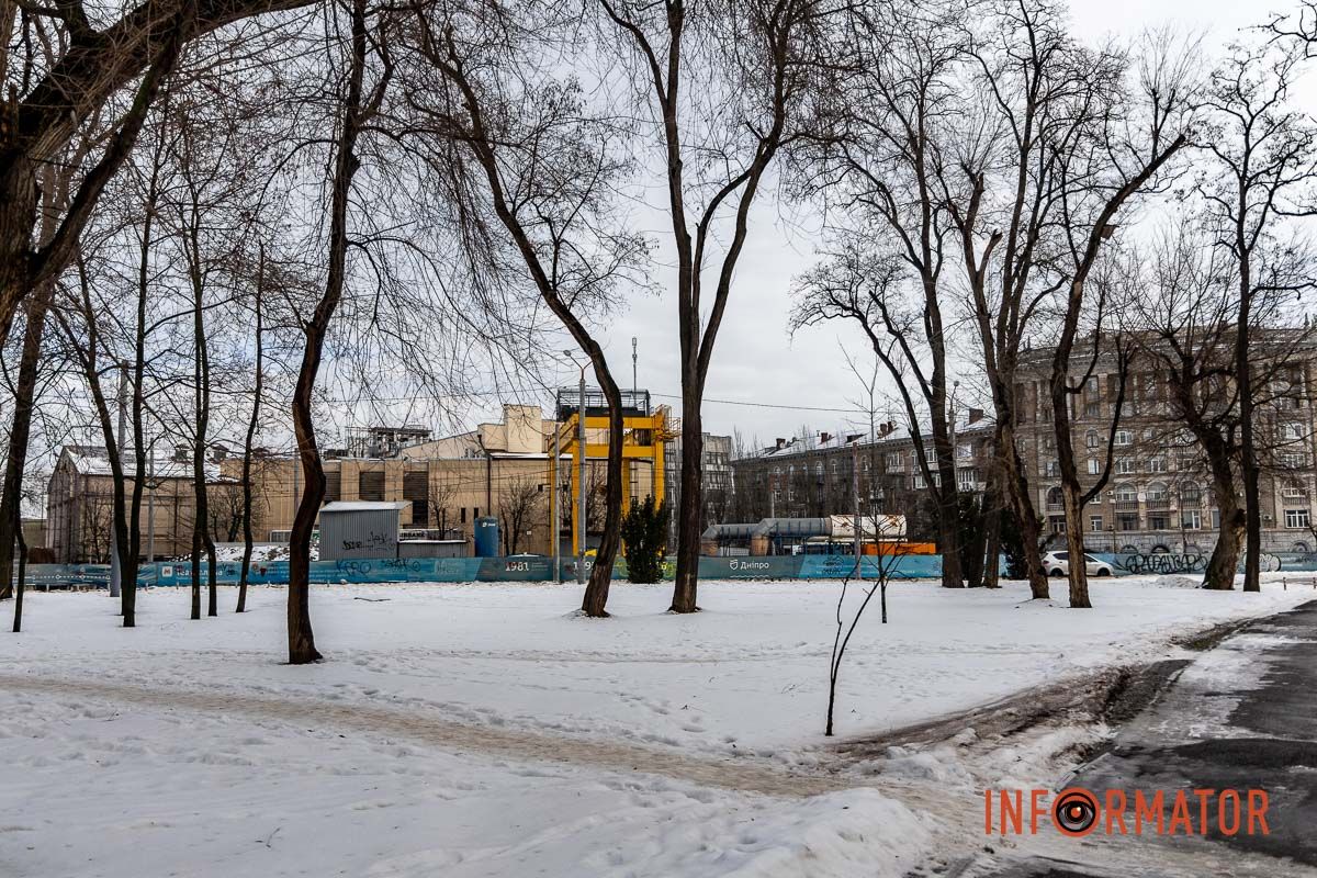 Перекриття Яворницького у Дніпрі триває: на майданчику метро працює техніка та робітники 2