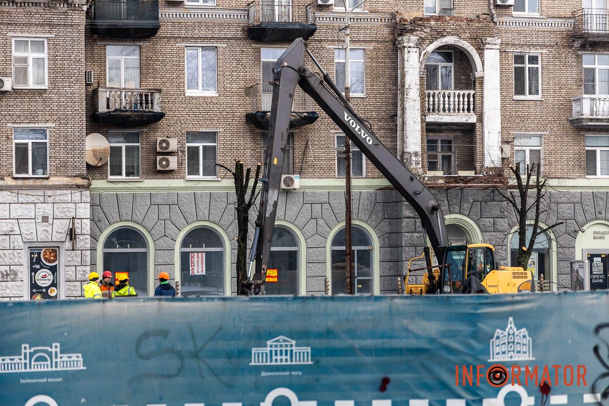 Перекриття Яворницького у Дніпрі триває: на майданчику метро працює техніка та робітники 6