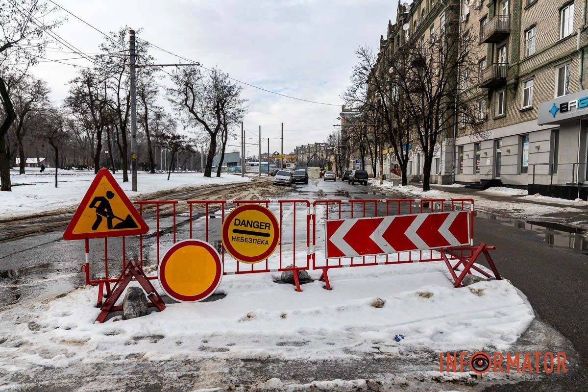 Перекриття Яворницького у Дніпрі триває: на майданчику метро працює техніка та робітники 14