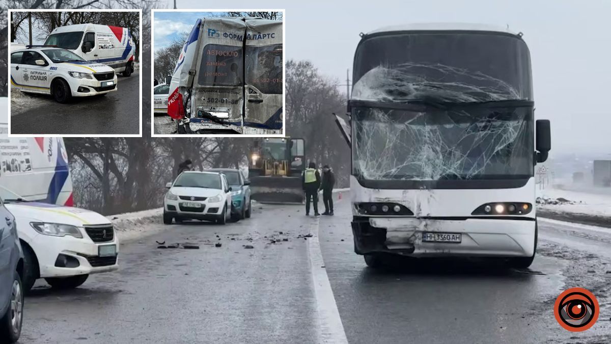 На трасі з Дніпра зіткнулися автобус, Suzuki, Renault та авто поліції: є постраждалий