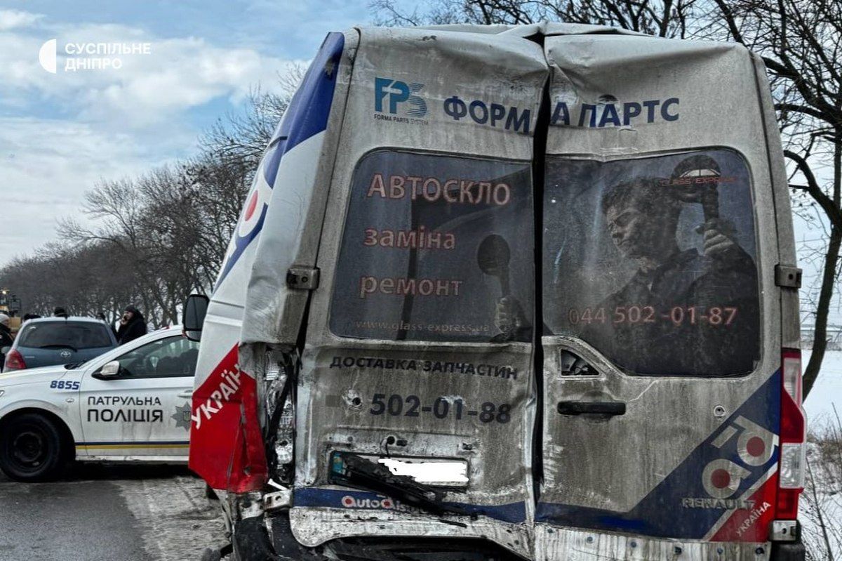 Столкнулись автобус, Suzuki, Renault и полицейские автомобили