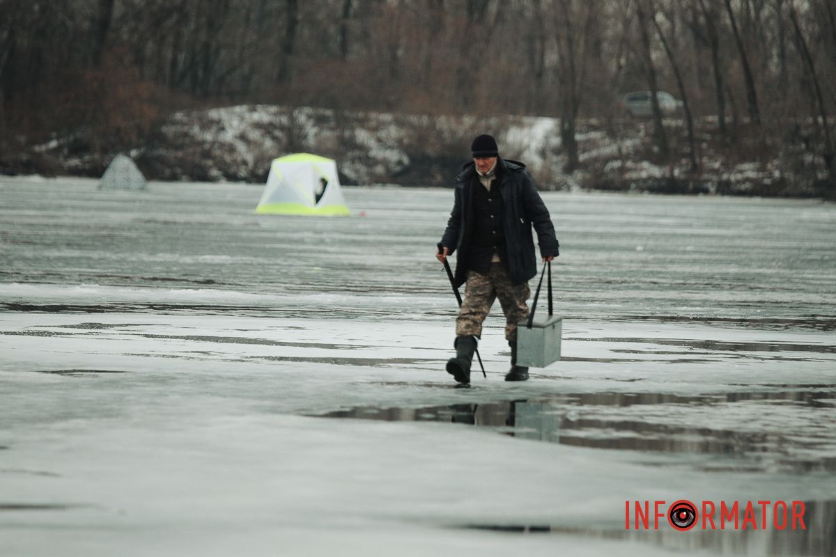 Смертельний ризик: у Дніпрі рибалки масово виходять на кригу під час відлиги 8