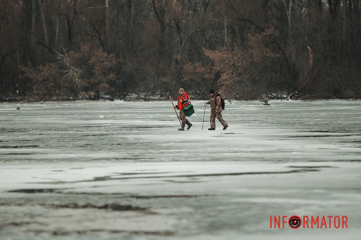 Смертельний ризик: у Дніпрі рибалки масово виходять на кригу під час відлиги 9