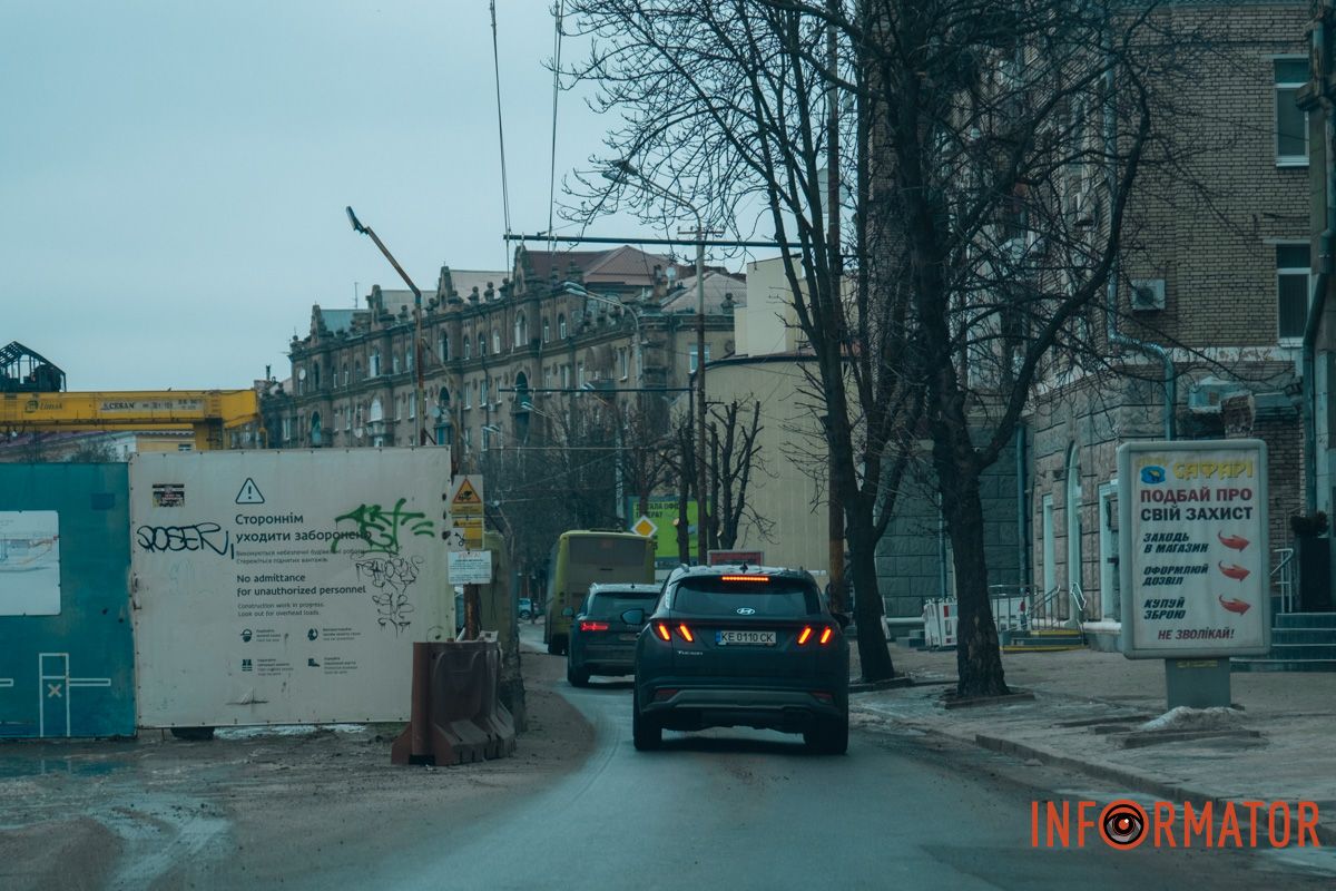 Транспорт рухається у напрямку Центрального залізничного вокзалу без обмежен Транспорт рухається у напрямку Центрального залізничного вокзалу без обмежен