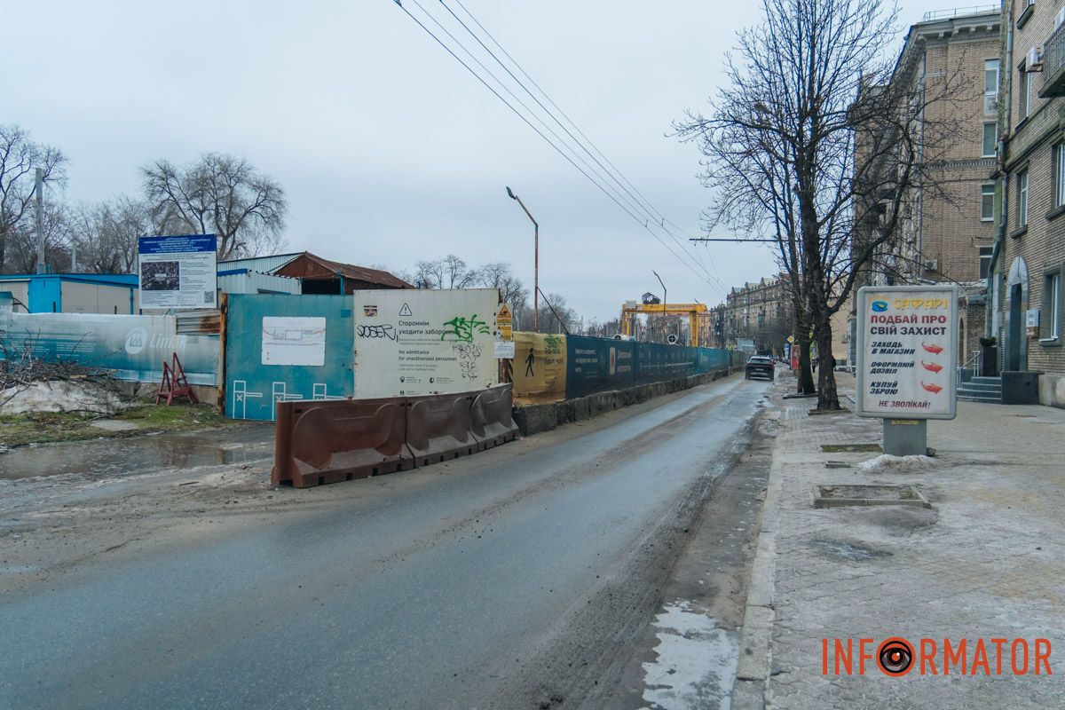 Рух транспорту в районі будівництва станції метро «Театральна» відновили Рух транспорту в районі будівництва станції метро «Театральна» відновили