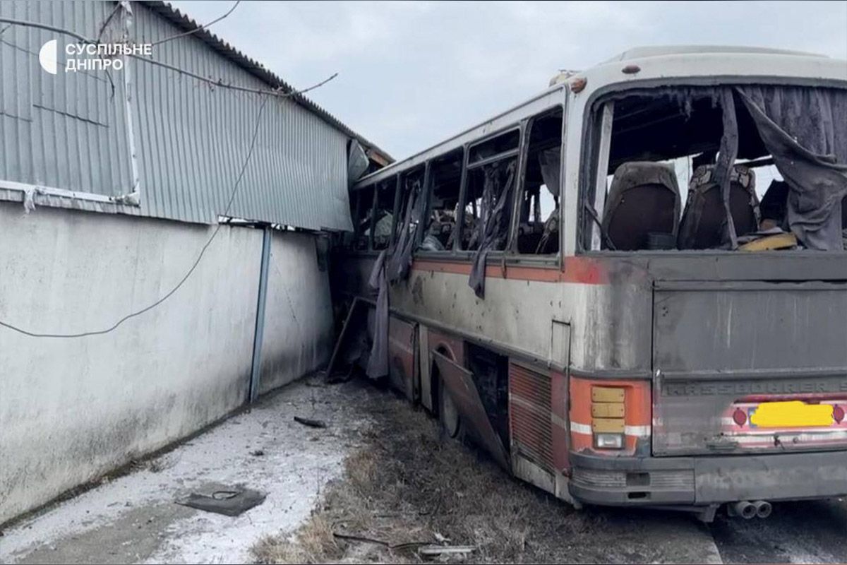 На ньому шахтарі їхали на роботу На ньому шахтарі їхали на роботу