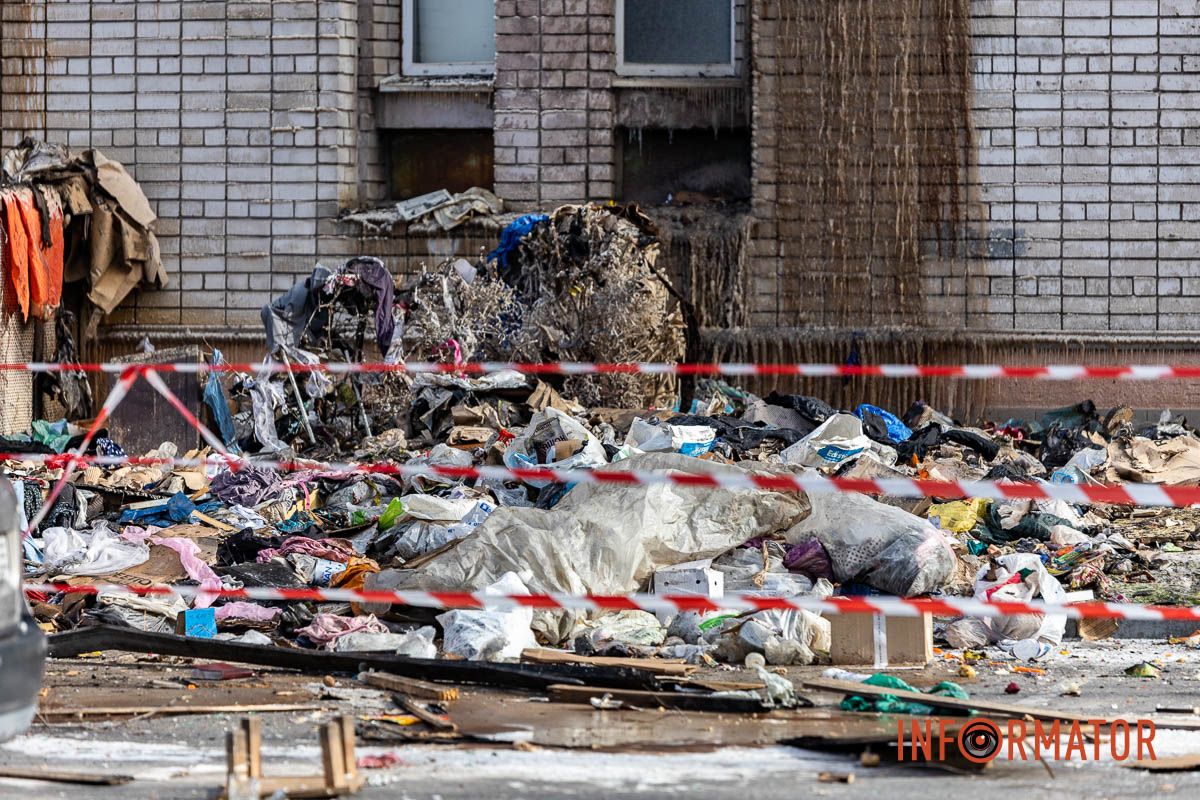 Заледеніла стіна і купа сміття під вікнами: як виглядає місце пожежі на Калнишевського у Дніпрі 4