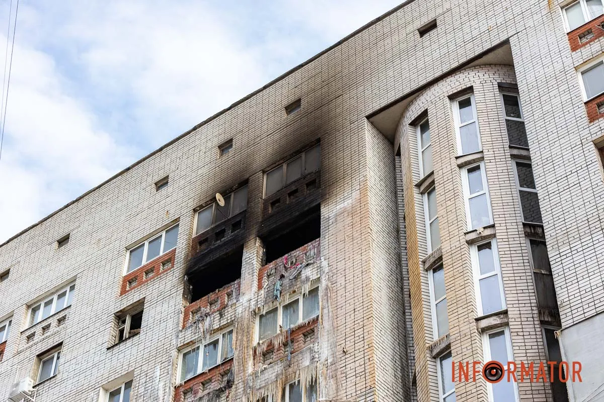 Заледеніла стіна і купа сміття під вікнами: як виглядає місце пожежі на Калнишевського у Дніпрі 17