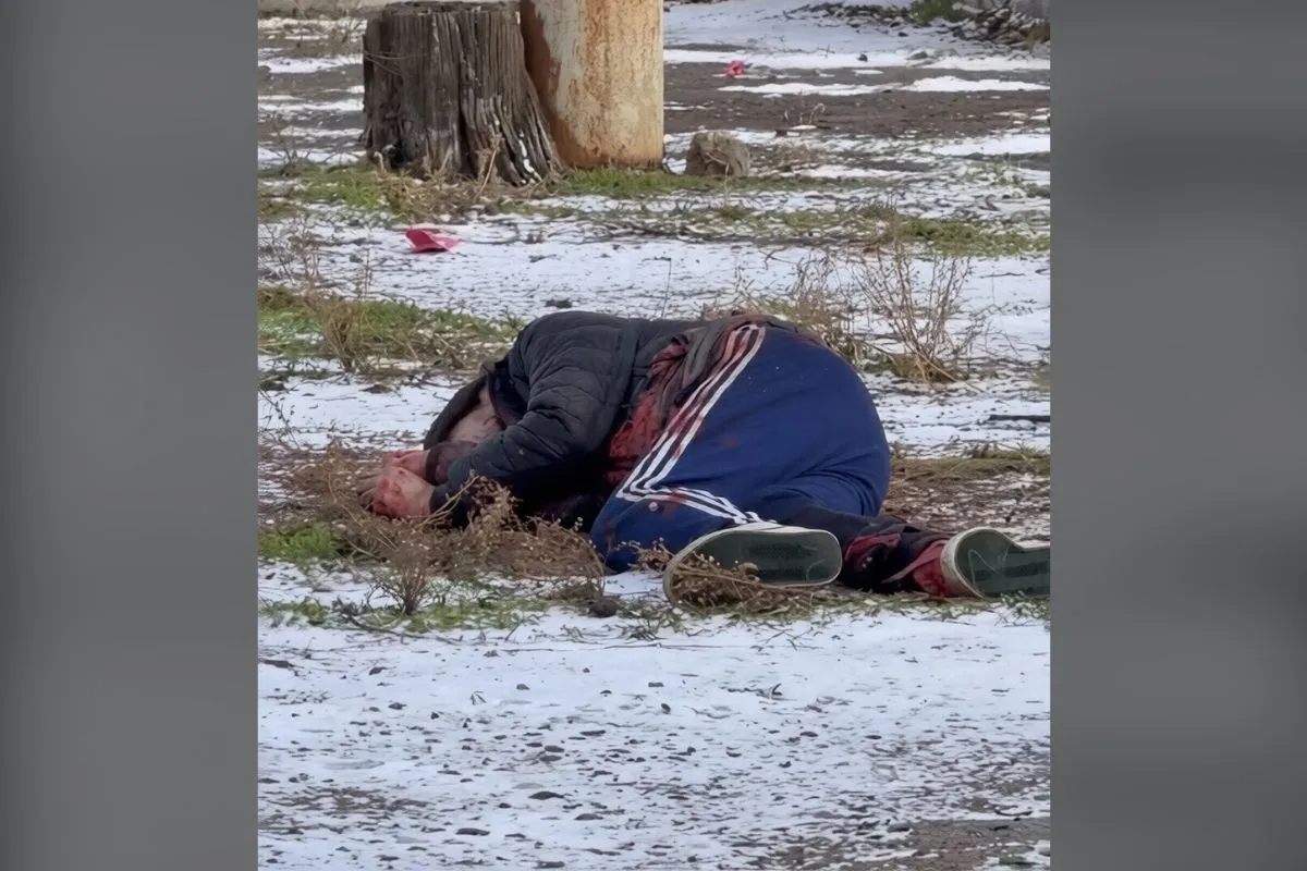 Біля трамвайної зупинки виявили тіло чоловіка 