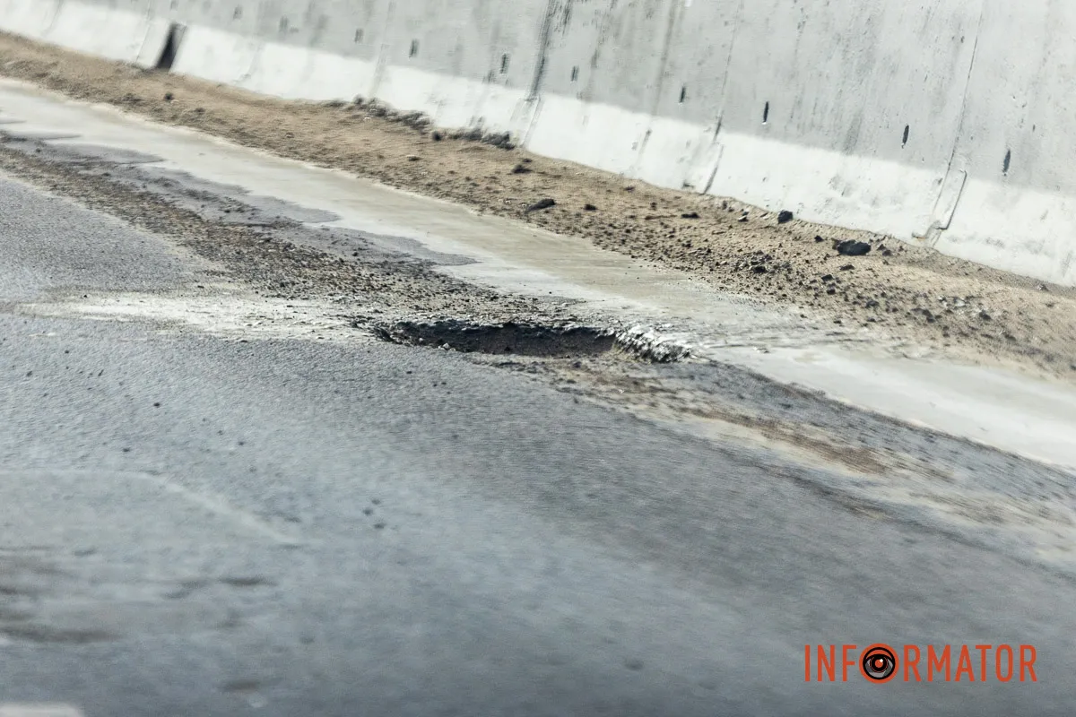 Сніг розтанув разом з асфальтом: мости Дніпра не пережили зиму 4