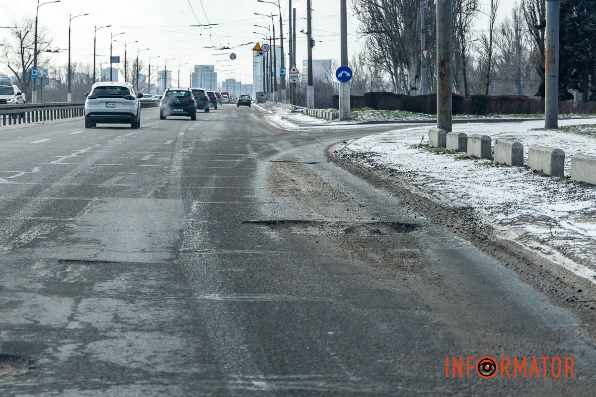 Сніг розтанув разом з асфальтом: мости Дніпра не пережили зиму 7